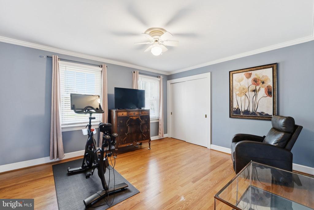 121 RIVER FOREST LANE