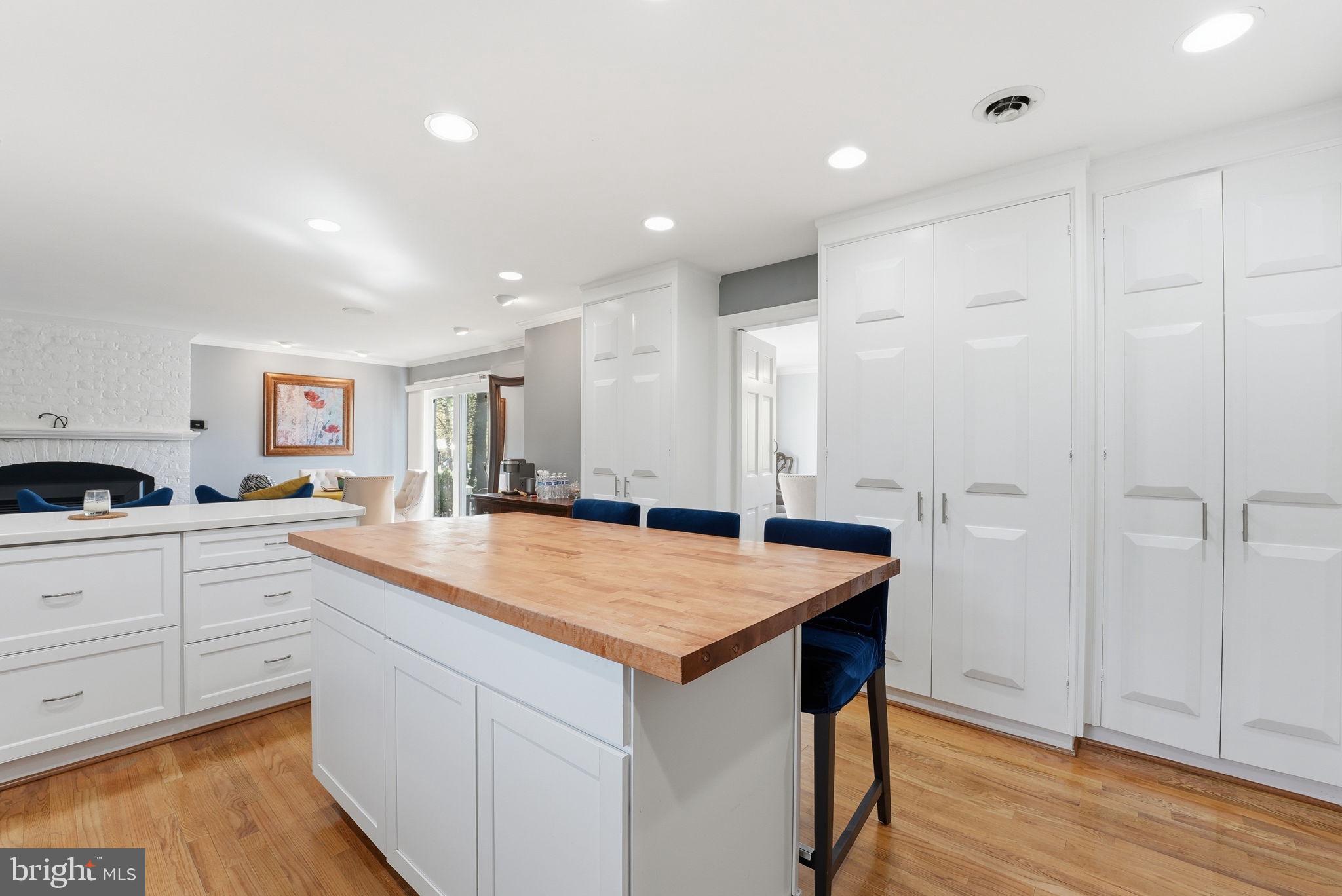 121 RIVER FOREST LANE