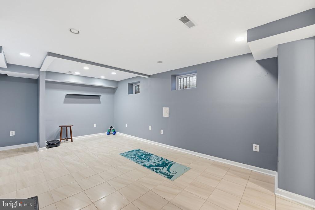 121 RIVER FOREST LANE
