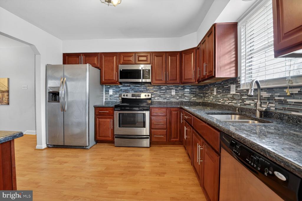 3106 KINGSWAY COURT