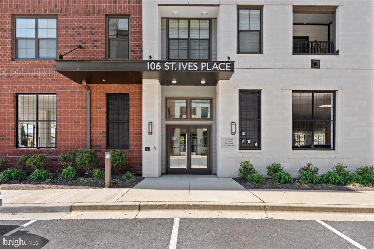 106 ST. IVES PL. 201