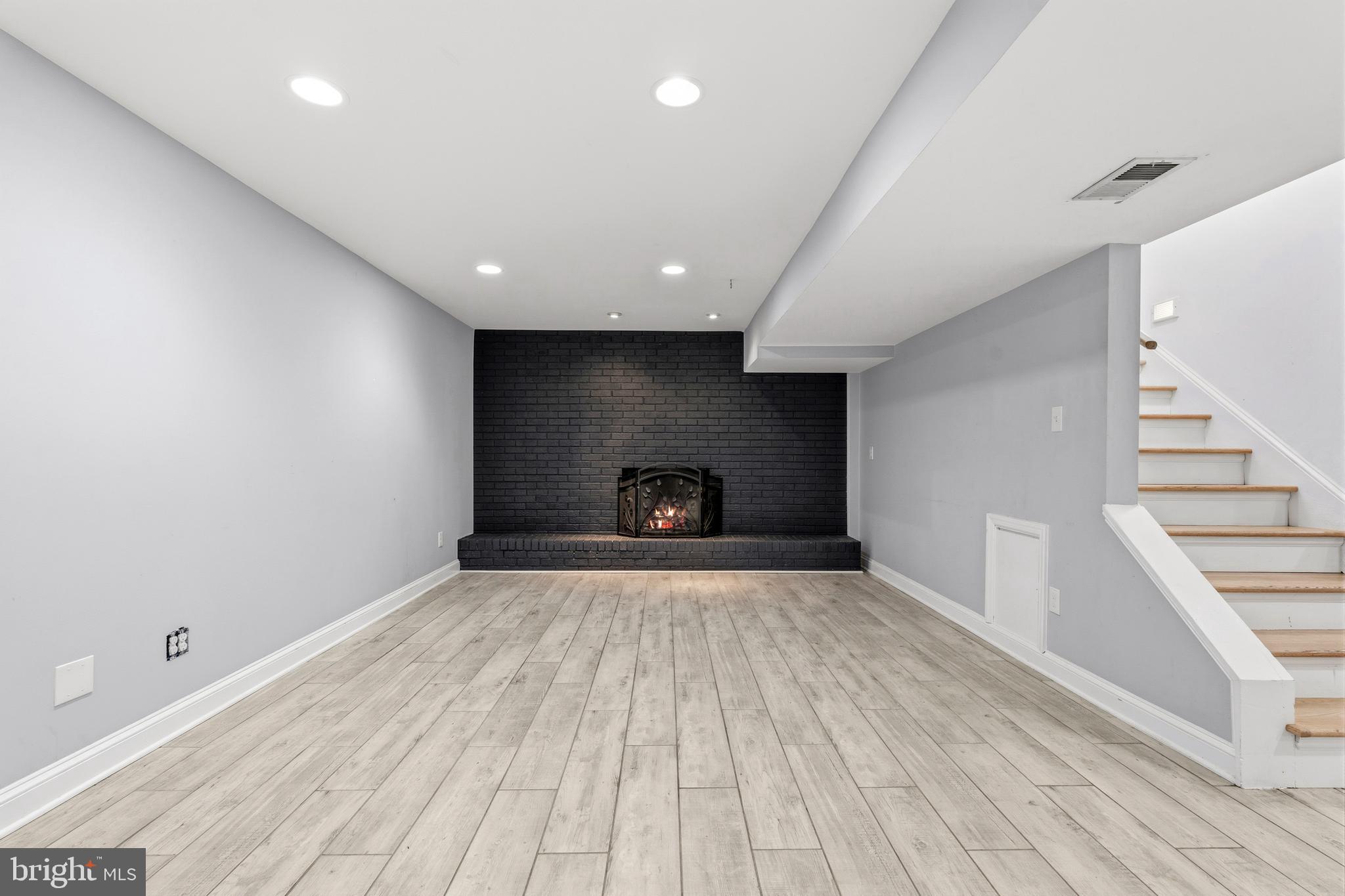 10111 GREEN FOREST