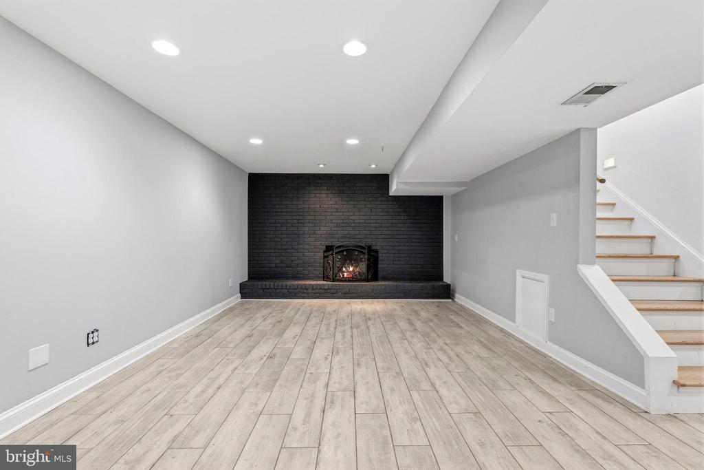 10111 GREEN FOREST