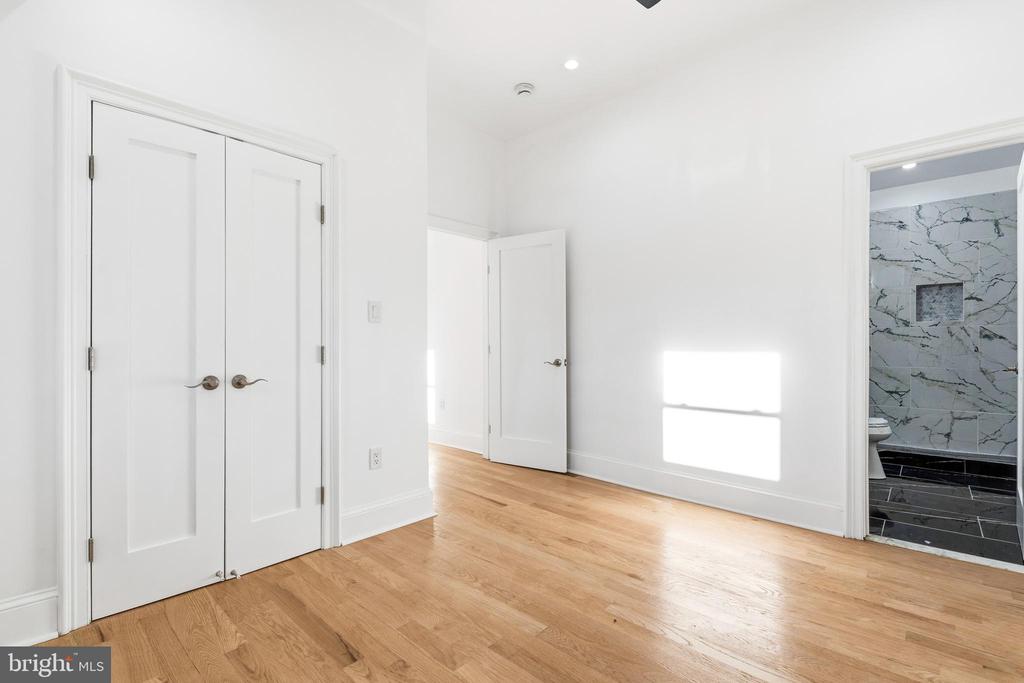 6218 SUITLAND ROAD