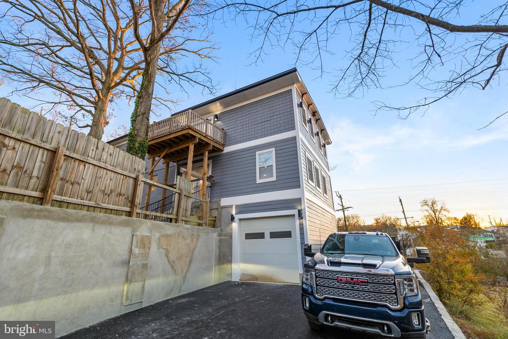 6218 SUITLAND ROAD