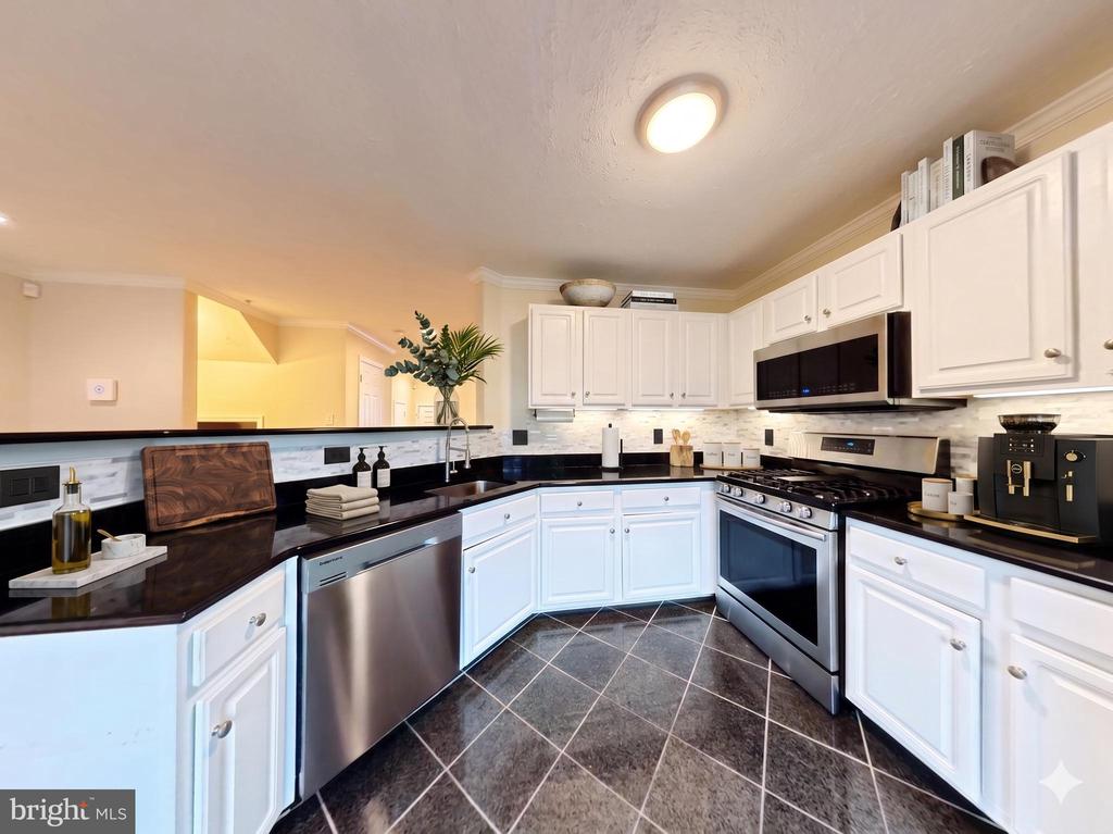6955 AQUAMARINE COURT