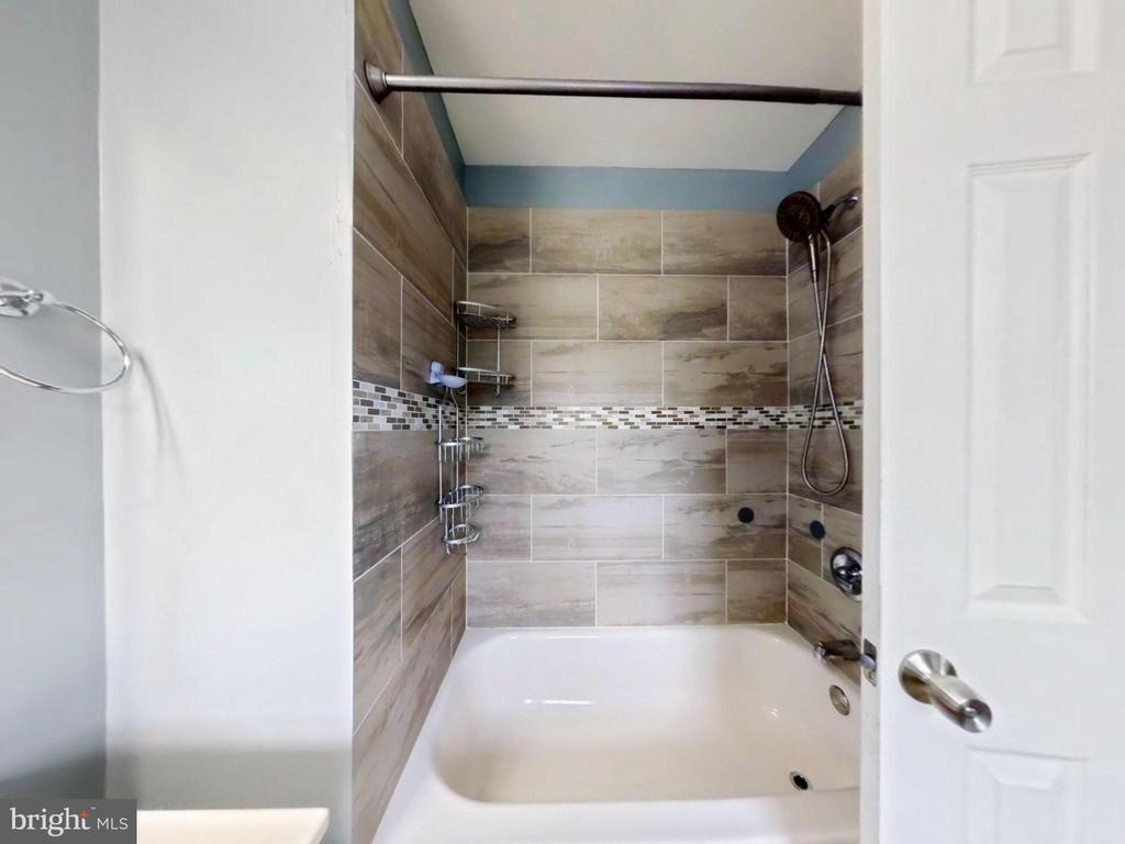 6955 AQUAMARINE COURT
