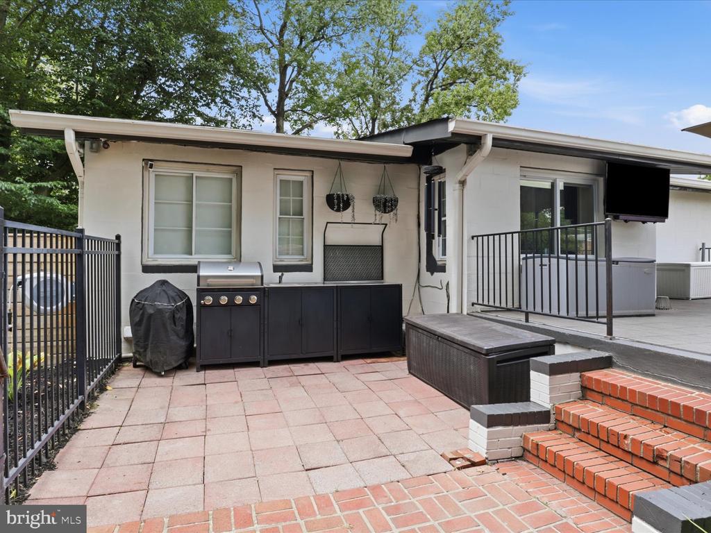 6410 BUSHEY DRIVE