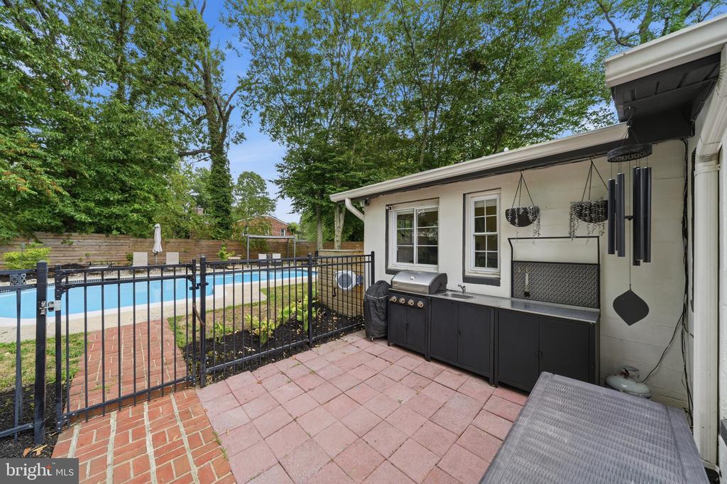 6410 BUSHEY DRIVE