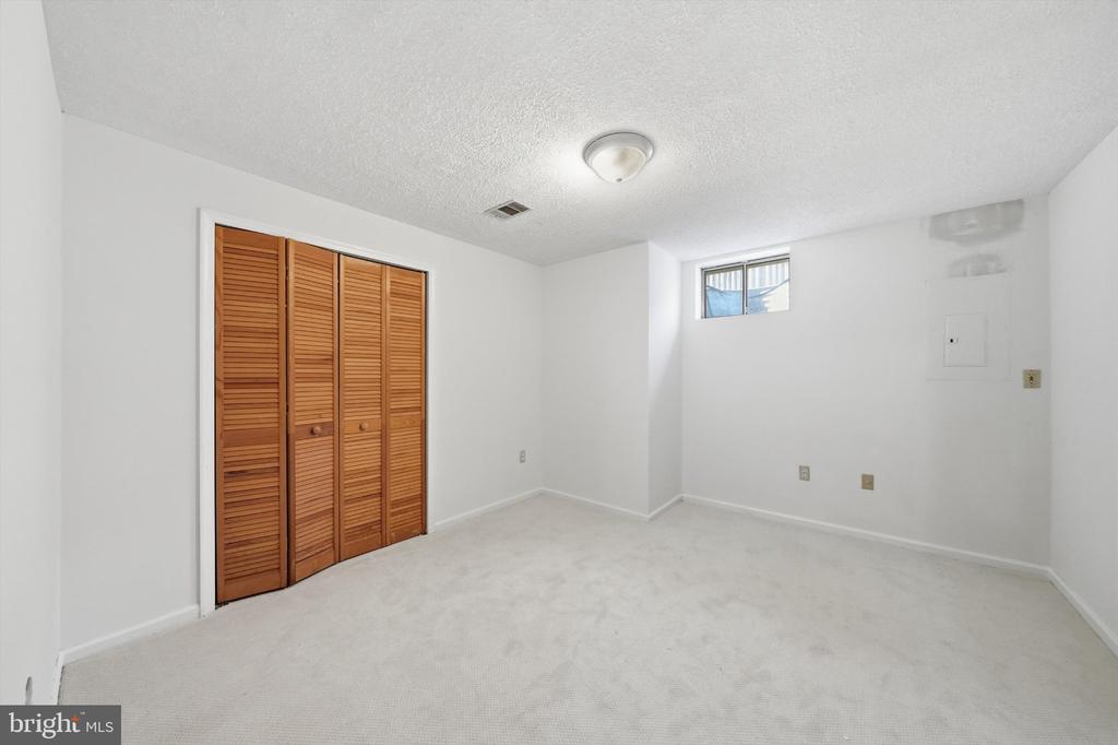 6305 JUANITA COURT