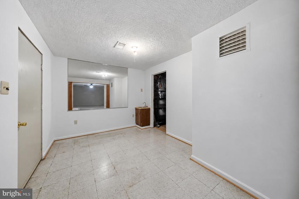 6305 JUANITA COURT