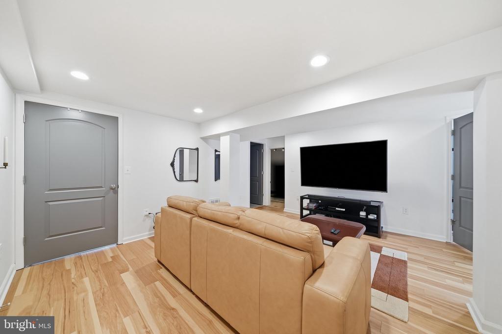 6410 BUSHEY DRIVE