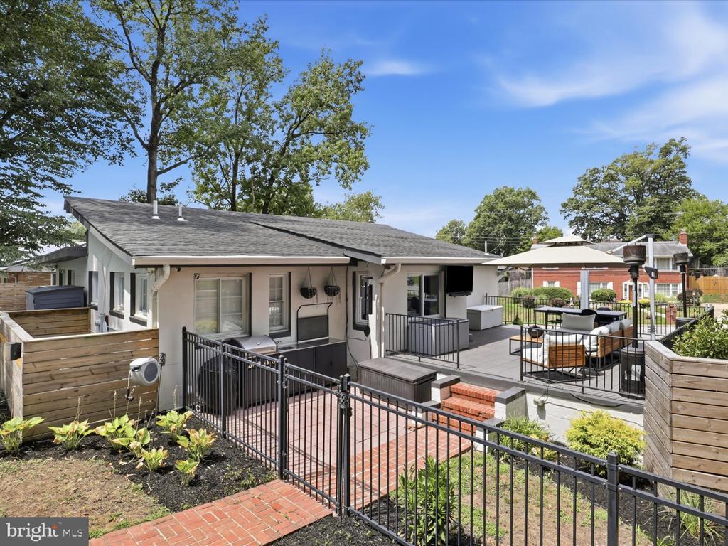 6410 BUSHEY DRIVE