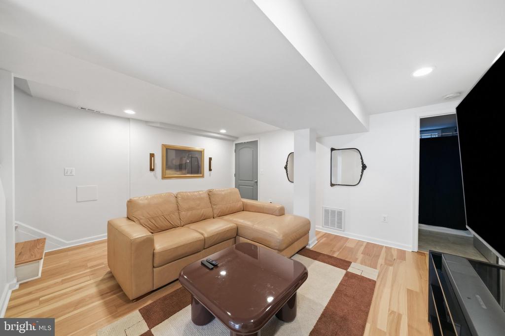 6410 BUSHEY DRIVE