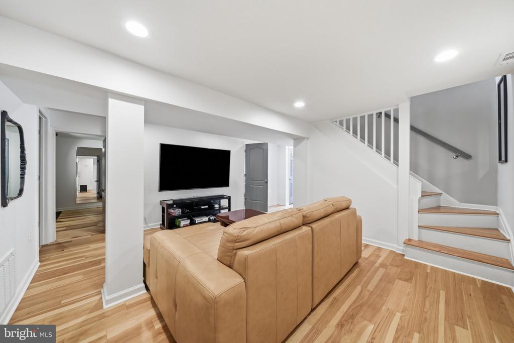 6410 BUSHEY DRIVE