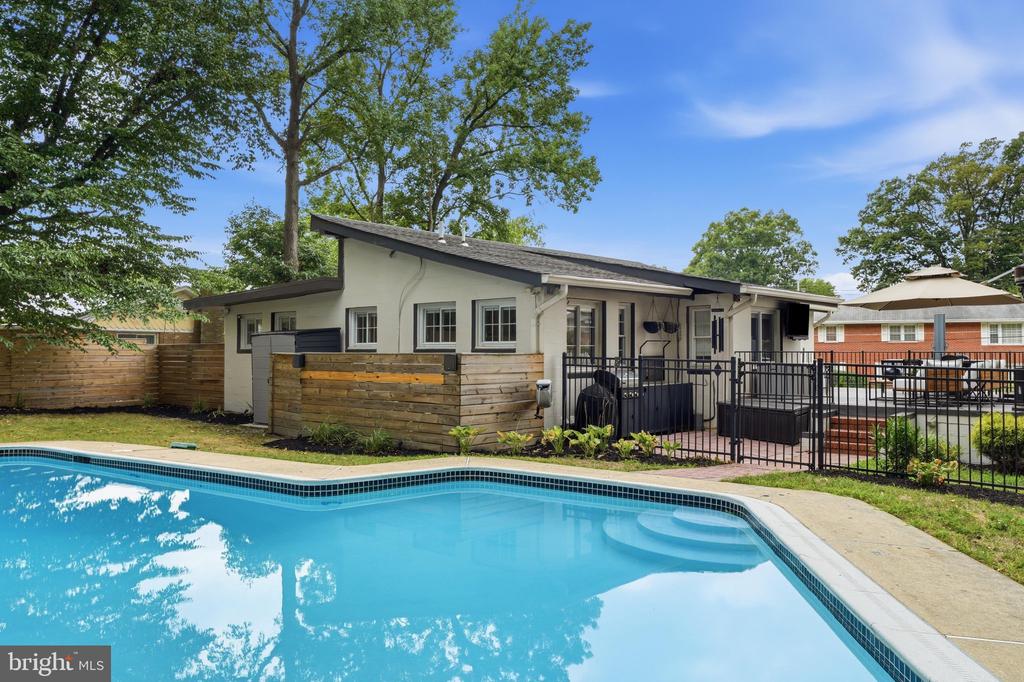 6410 BUSHEY DRIVE