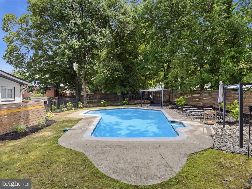 6410 BUSHEY DRIVE