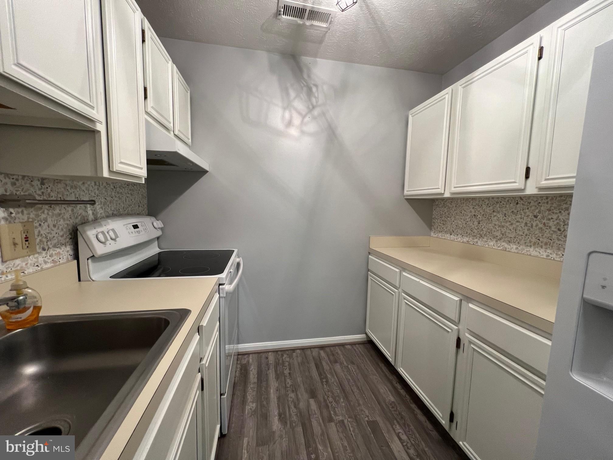 23240 CHESTNUT OAK COURT 1045