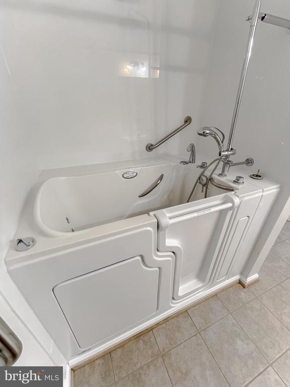 23560 F D R BOULEVARD Unit: 305