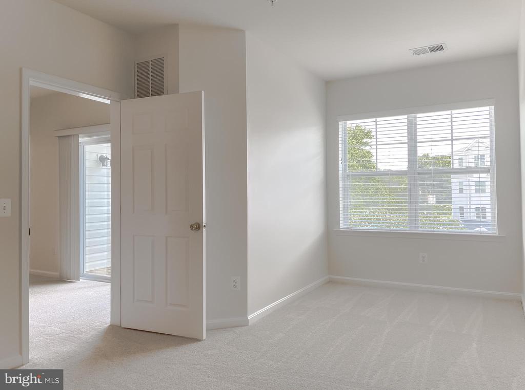 23560 F D R BOULEVARD Unit: 305