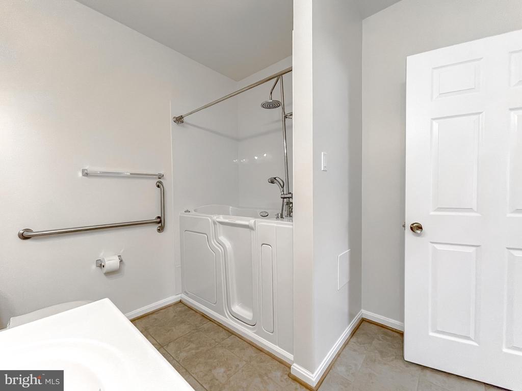 23560 F D R BOULEVARD Unit: 305