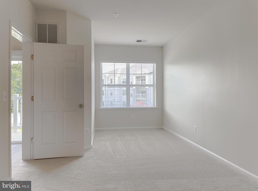 23560 F D R BOULEVARD Unit: 305