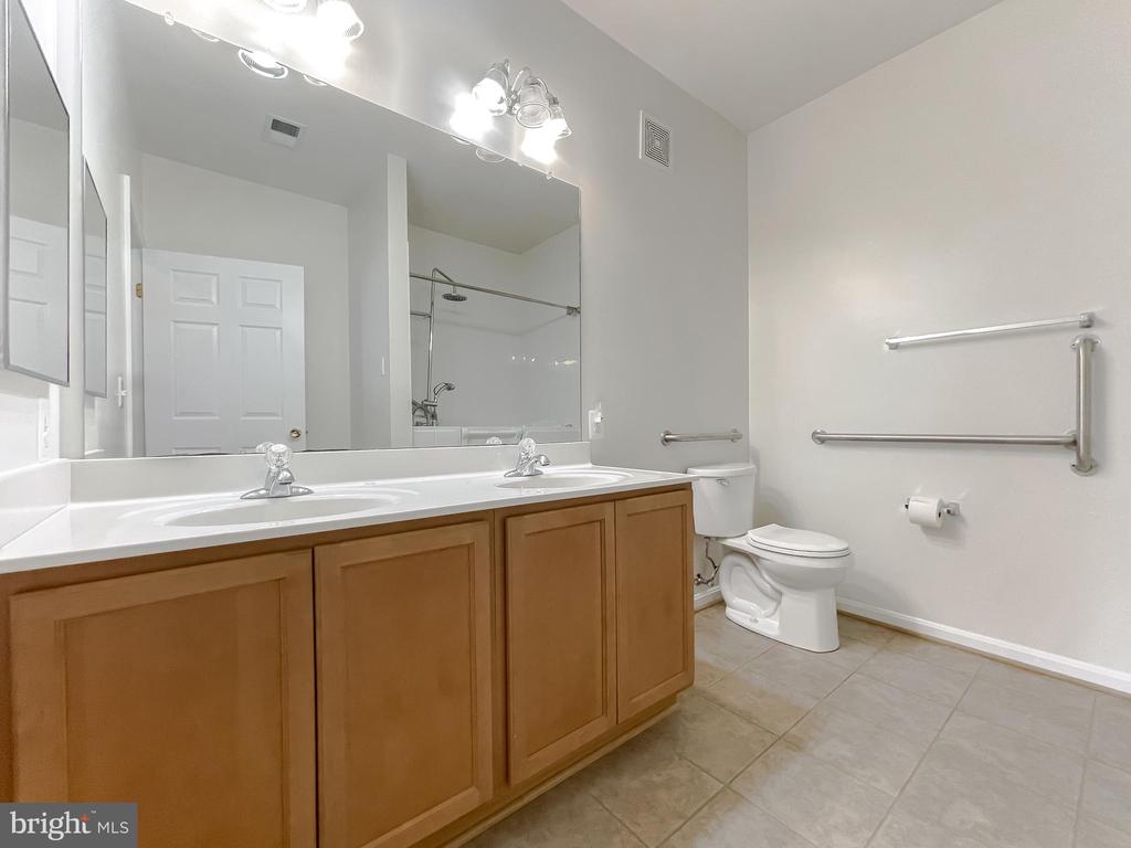 23560 F D R BOULEVARD Unit: 305