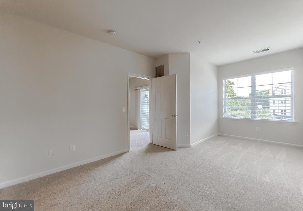 23560 F D R BOULEVARD Unit: 305
