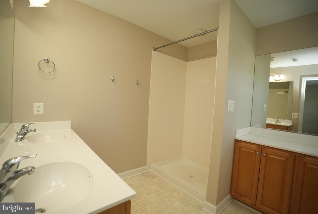 22266 ORCHARD COURT