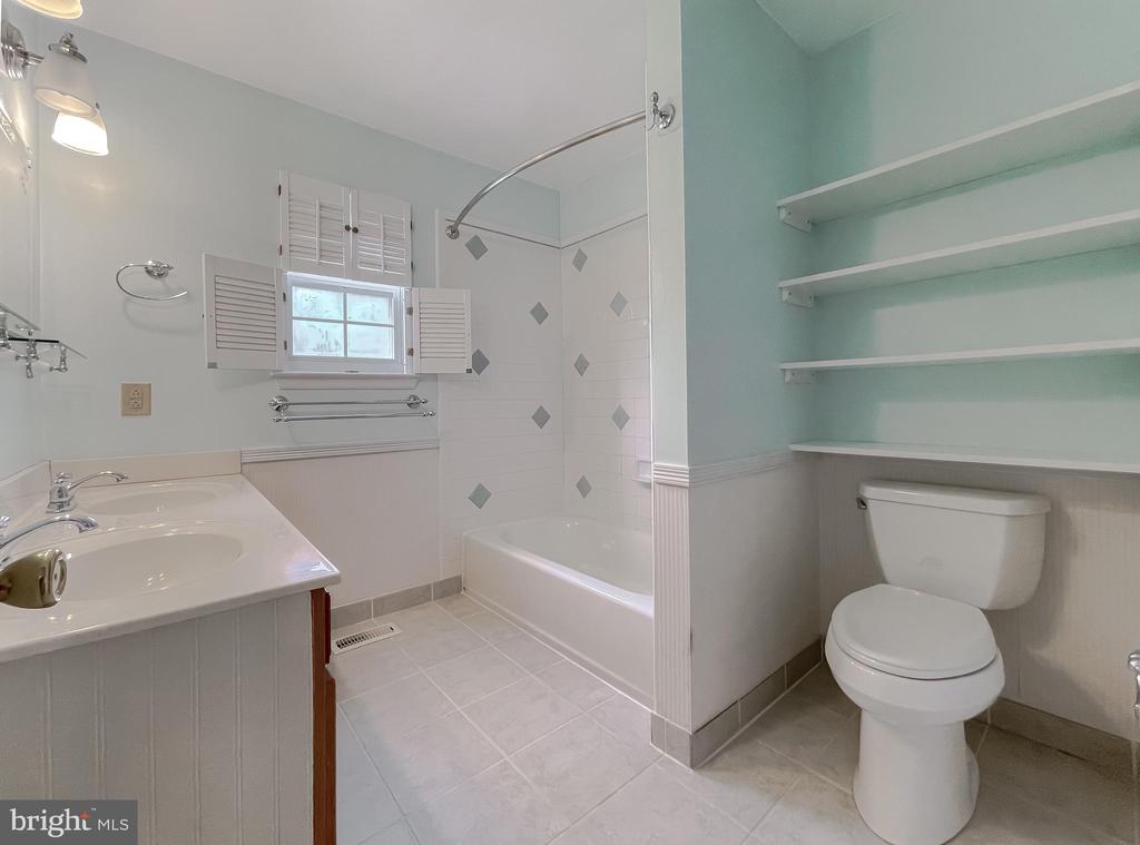 21133 WOODMERE DRIVE