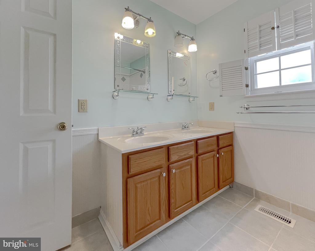 21133 WOODMERE DRIVE
