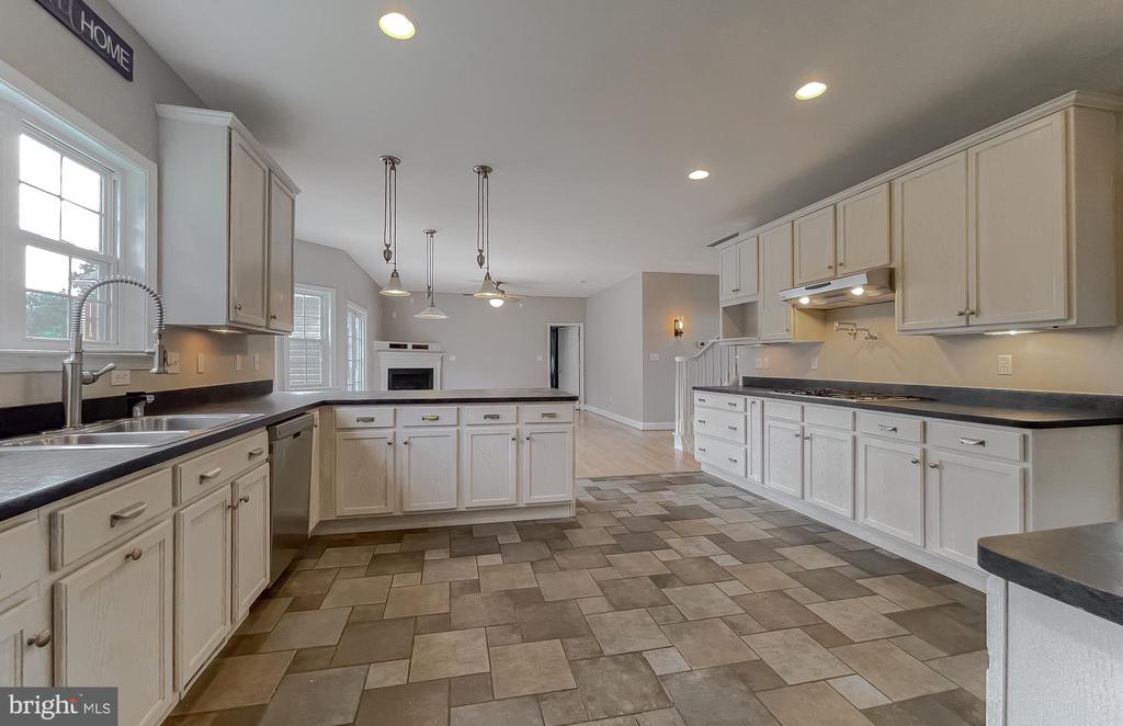 37710 VICTORIA LANE