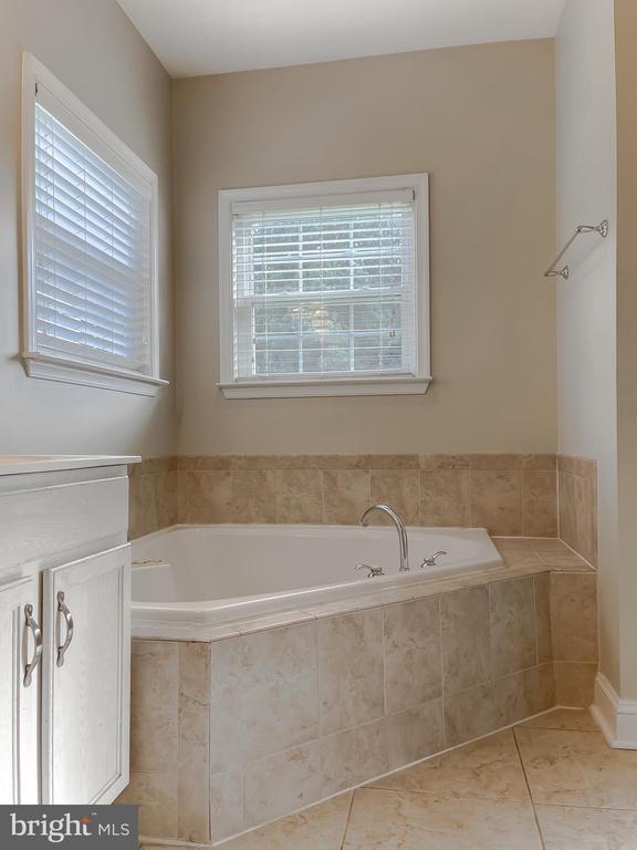 37710 VICTORIA LANE