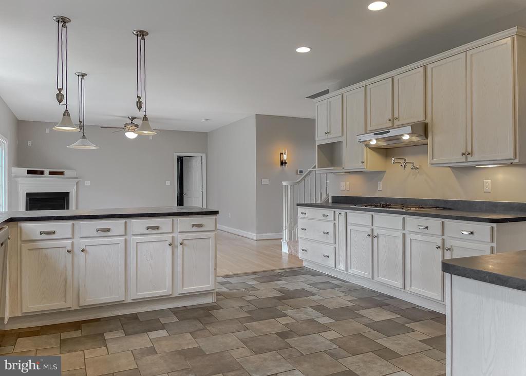 37710 VICTORIA LANE