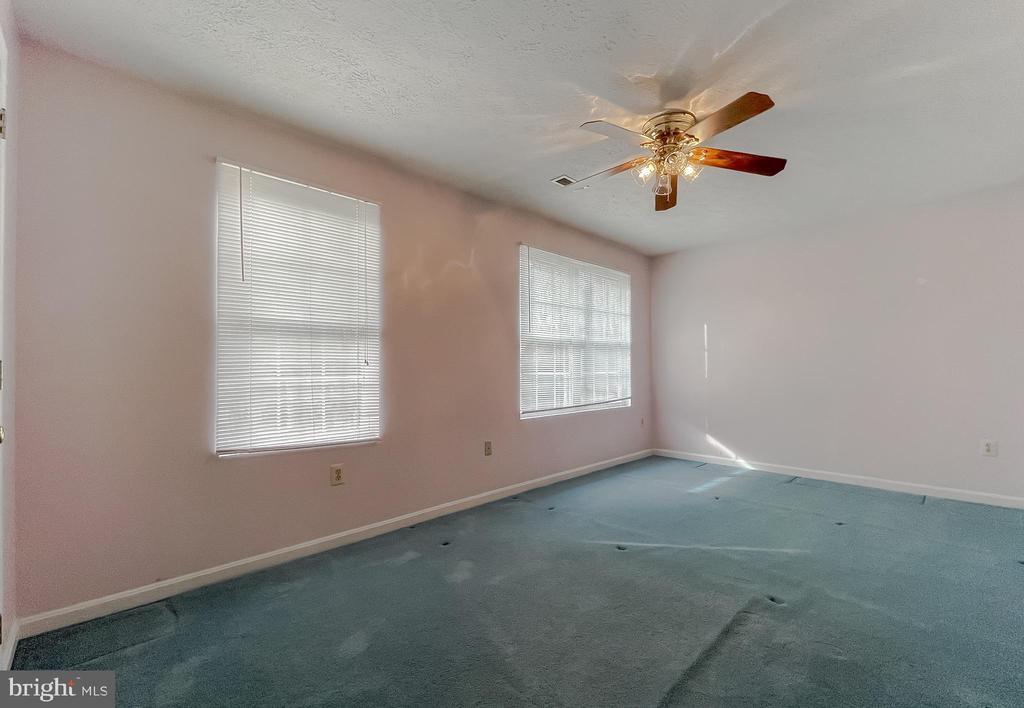 38302 HENRIETTA LANE