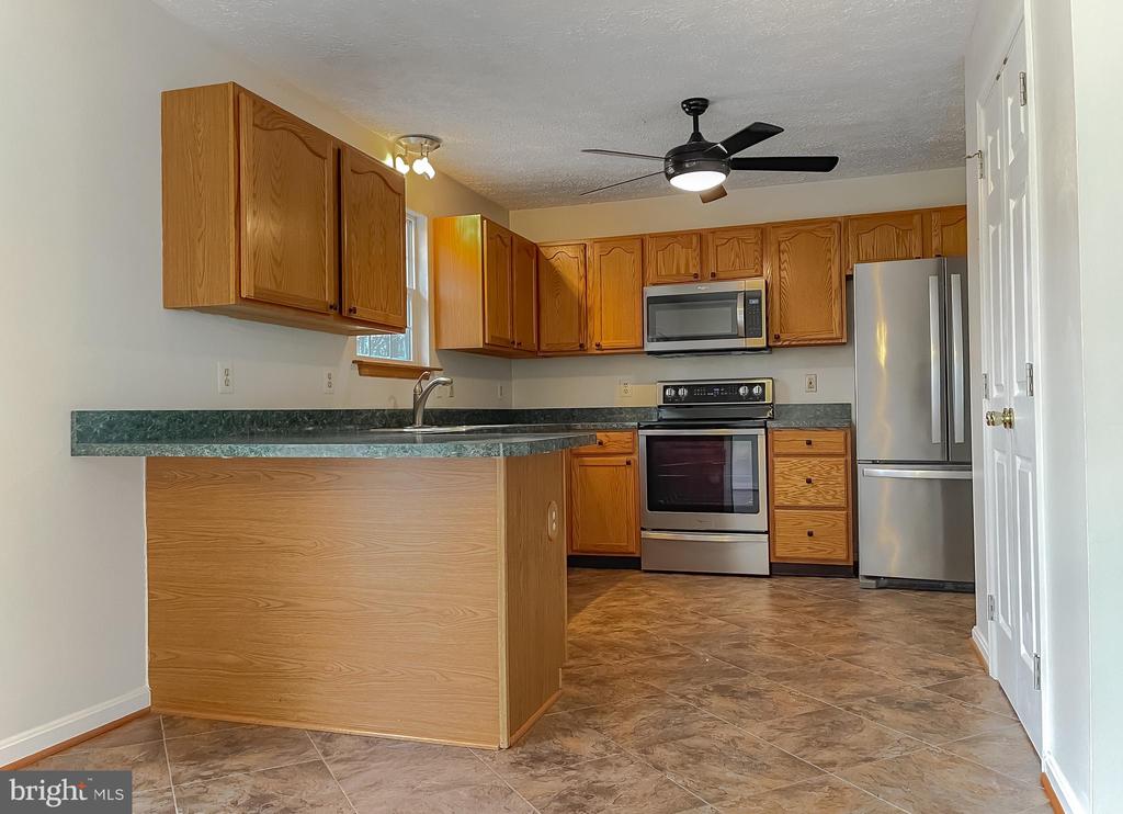 38302 HENRIETTA LANE