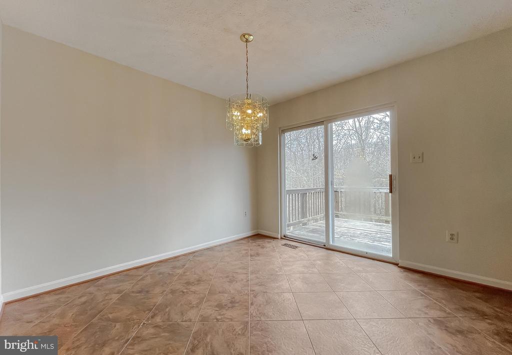 38302 HENRIETTA LANE