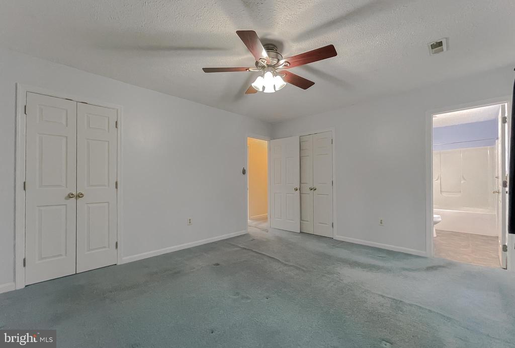 38302 HENRIETTA LANE