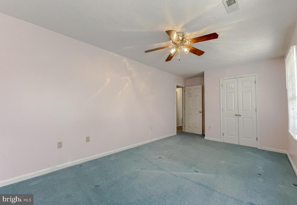 38302 HENRIETTA LANE