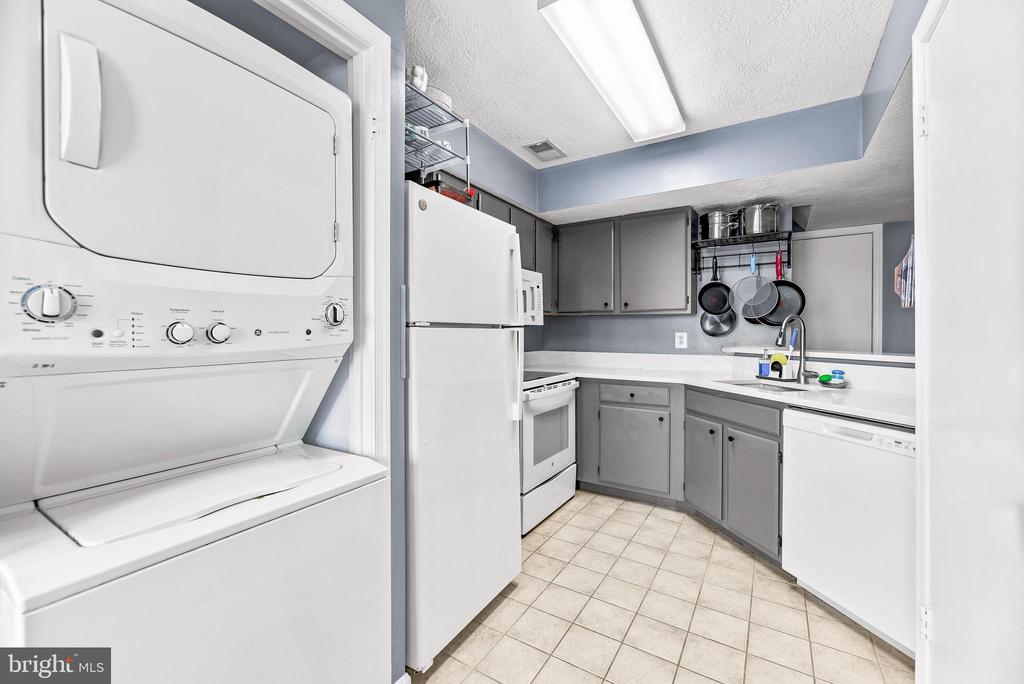 46351 COLUMBUS DRIVE 203