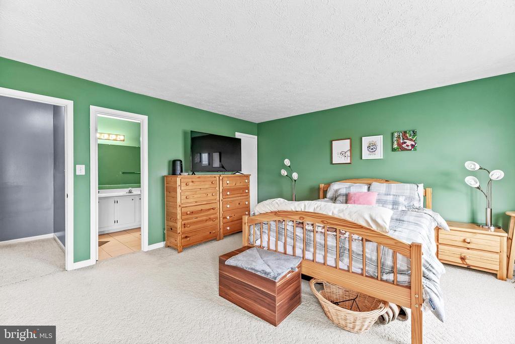 46351 COLUMBUS DRIVE 203