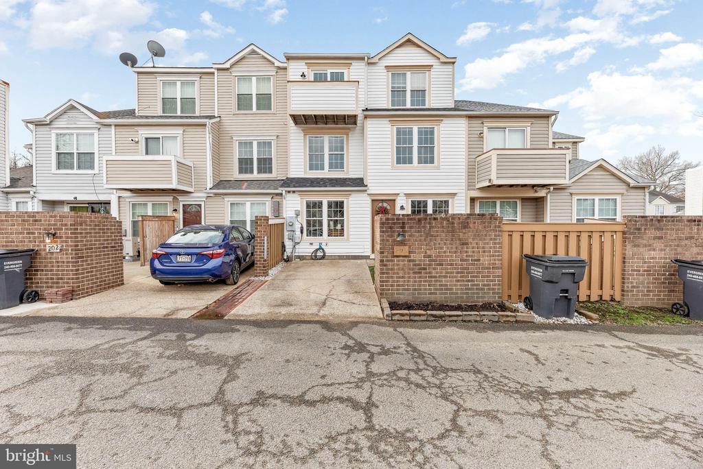 46351 COLUMBUS DRIVE 203