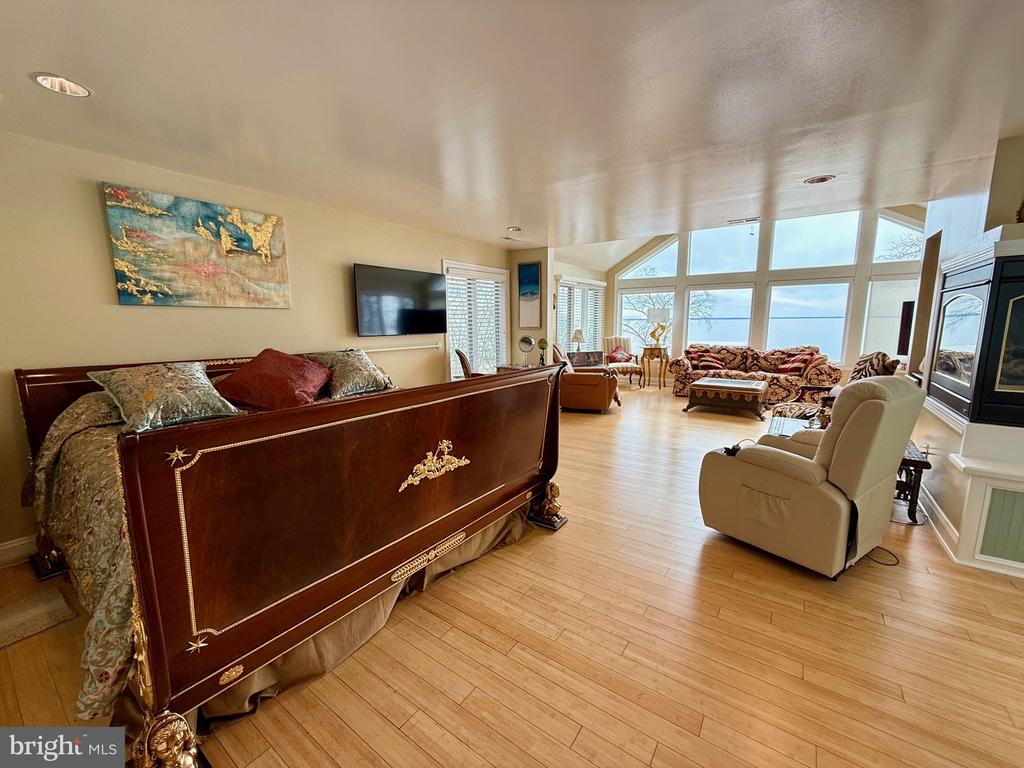 42297 RIVERWINDS DRIVE