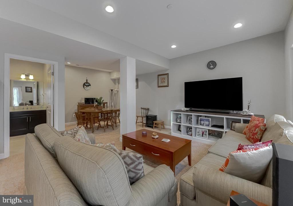 42156 VALLEY DRIVE
