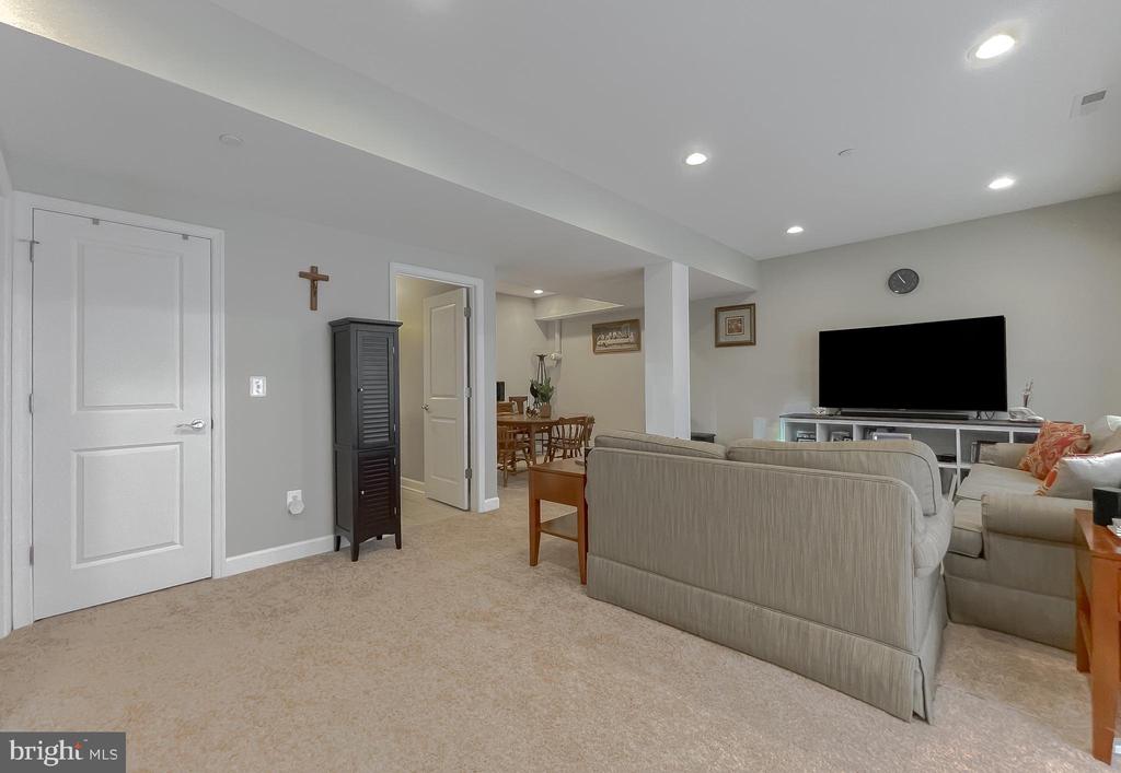 42156 VALLEY DRIVE