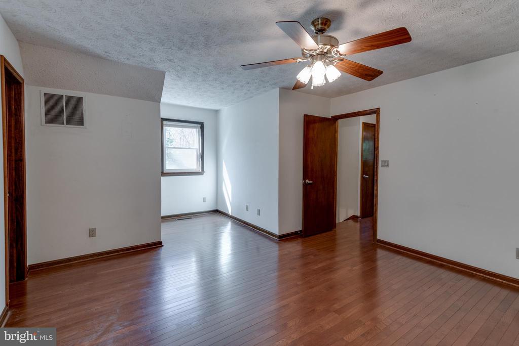 23259 WHITE ELM COURT