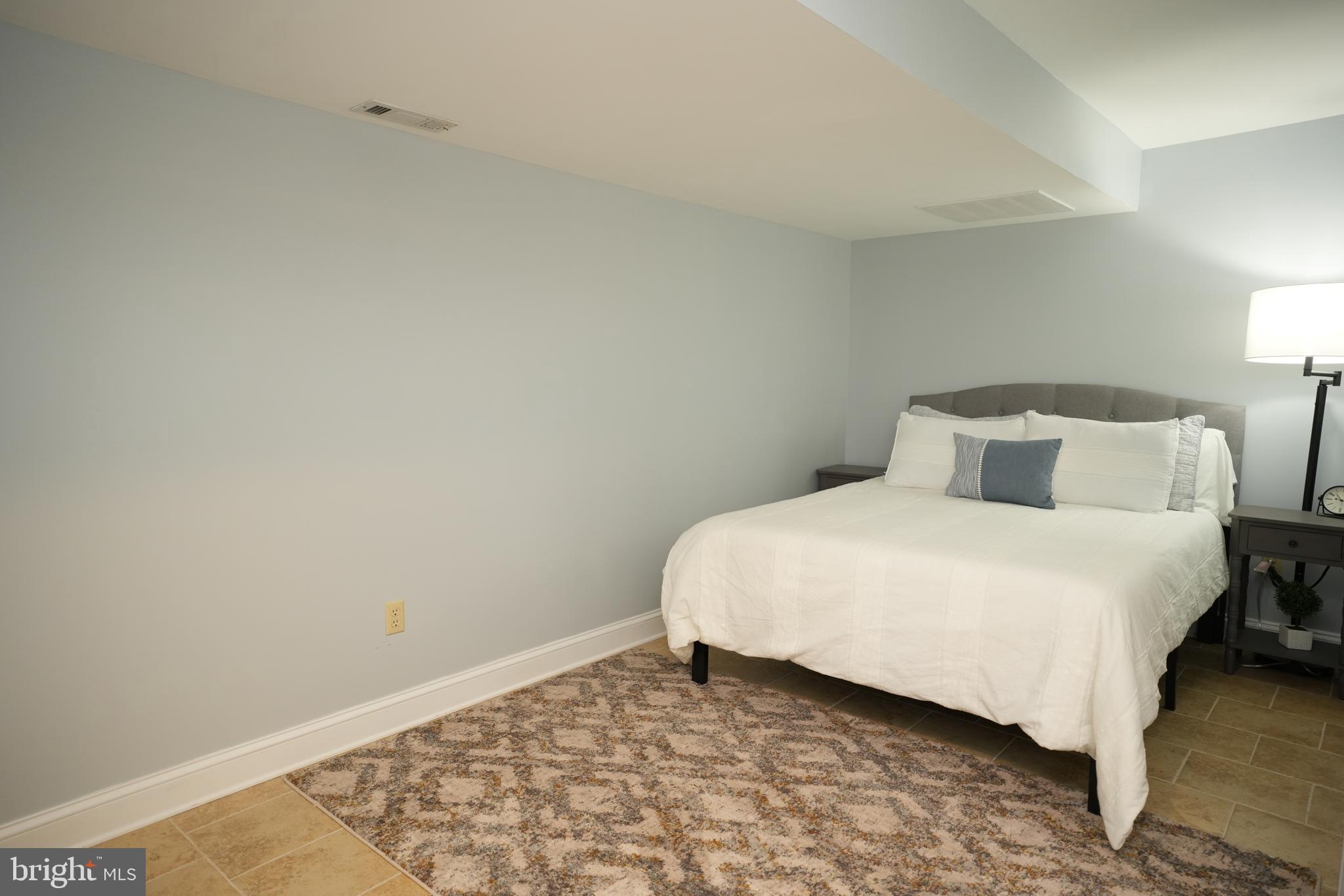 42921 HUNGERFORD COURT