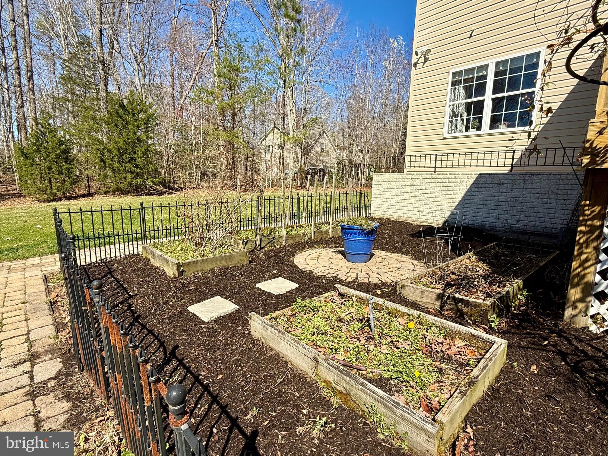 42921 HUNGERFORD COURT
