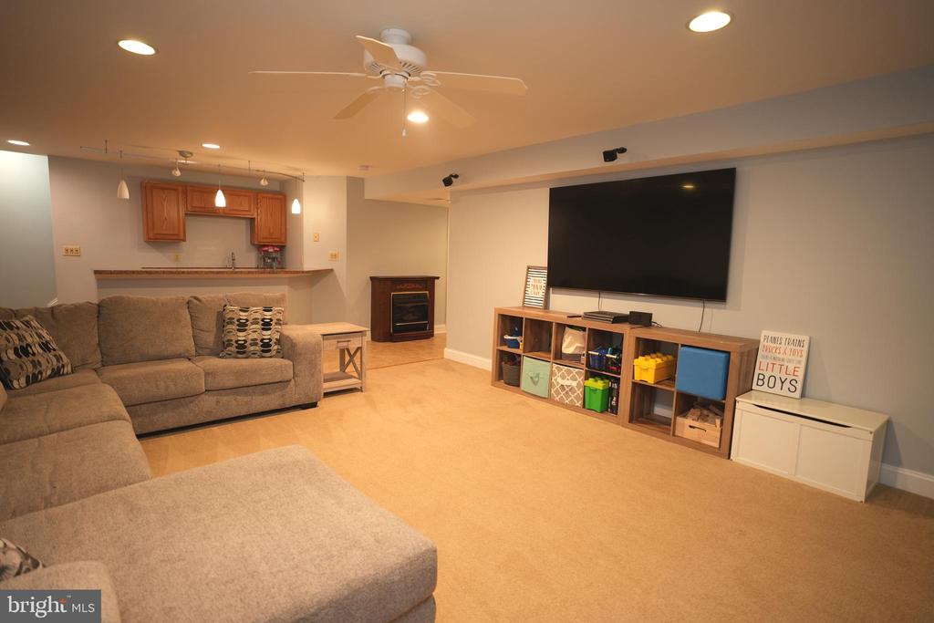 42921 HUNGERFORD COURT