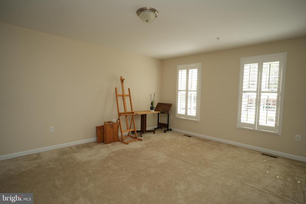 44138 OUTRIGGER WAY